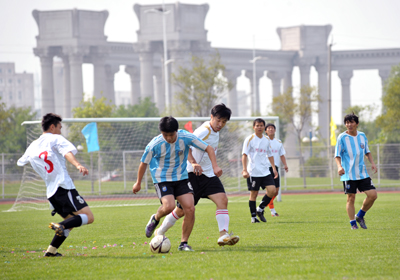 小学校园足球活动方案